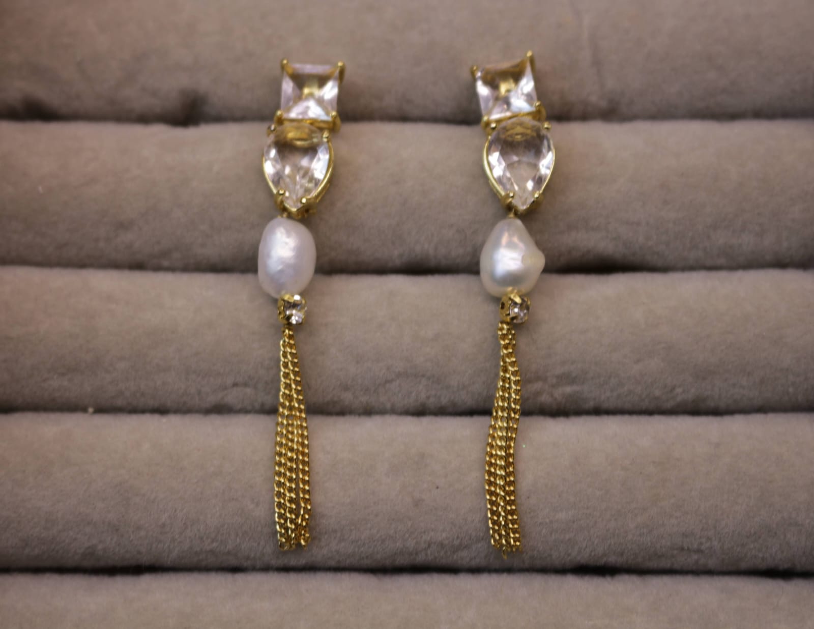 Brinco Zirconia Perola shell